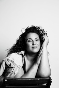 Curvymodel Claudia